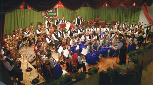 Banda musicale di Fiè in occassione del concerto di pasqua nella casa culturale di Fiè
